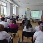 Члены общенациональной коалиции «За народную Конституцию справедливого и прогрессивного Казахстана!» Серик Кәкенов и Бауыржан Ибраев провели встречу с коллективом Центра первичной медико-санитарной помощи.